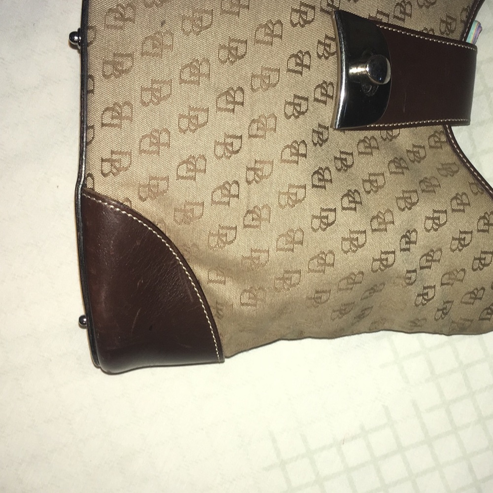 Authentic Dooney & Bourke Signature Purse - Picture 7 of 8